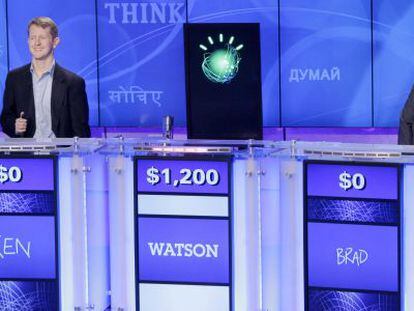 Concurso de dos campeones del programa televisivo Jeopardy contra el superordenador de IBM, Watson, en 2011. 