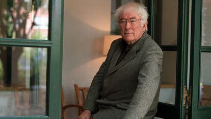 Seamus Heaney, poeta irlandes Premio Nobel de Literatura, fotografiado en la Residencia de Estudiantes de Madrid en 2003.