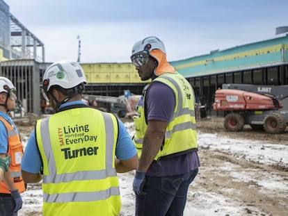 Trabajadores de la constructora Turner, filial de ACS.