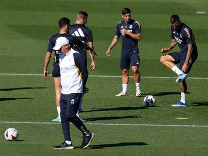 El entrenador del Real Madrid, Carlo Ancelotti, este martes en el entrenamiento en Valdebebas.