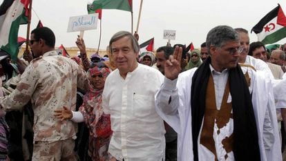 Antonio Guterres durante una visita al campo de refugiados de Tinduf en 2009.