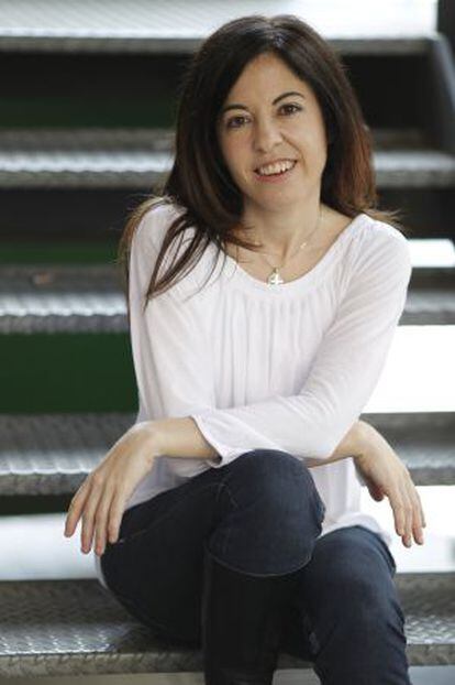 Natalia Sanmartín, autora de la novela 'El despertar de la señorita Prim', en la redacción de Cinco Días.