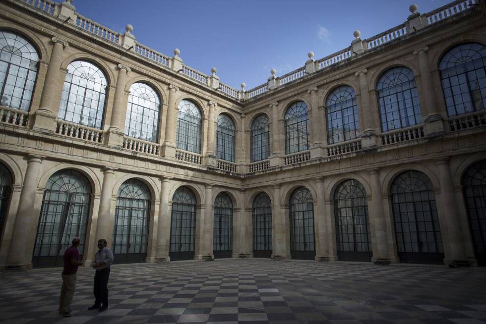 Patio interior de la Lonja de Mercaderes en Sevilla.