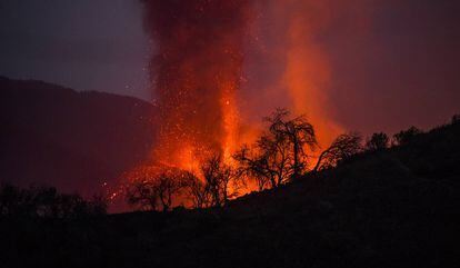 Erupción del volcán de Cumbre Vieja, este lunes.