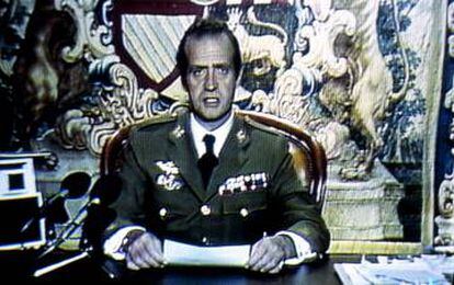 El rey Juan Carlos, durante el discurso televisado en la noche del golpe de Estado del 23-F.