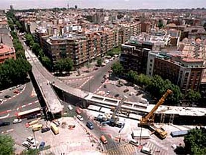 Paso elevado de la glorieta de San María de la Cabeza.