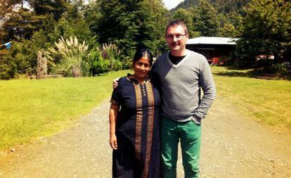 Andoni Luis Aduriz junto a la chef Anita Epulef en Curarrehue (Chile).