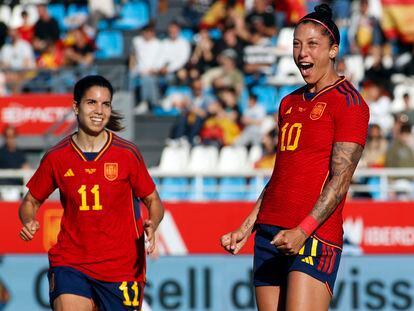 Jenni Hermoso celebra un gol durante el partido amistoso entre España y Noruega, en el estadio Can Misses este jueves.
