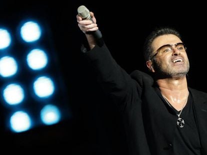 El cantante George Michael en un concierto en diciembre de 2008.