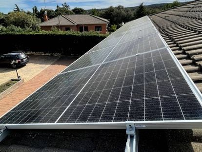 Instalación de 10 paneles solares en un chalé en Colmenar del Arroyo (Madrid).