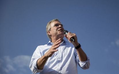 Jeb Bush, el republicano más moderado, ha preguntado a sus rivales si podrán ganar "insultando al 53% del electorado".