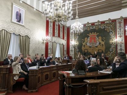 Un pleno del Ayuntamiento de Alicante el pasado mes de abril, antes de la dimisión del concejal Manuel Jiménez.