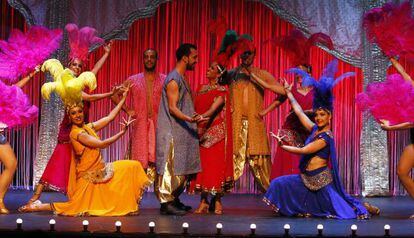 Una escena del espect&aacute;culo Sue&ntilde;os de Bollywood/Bollywood the Cabaret.