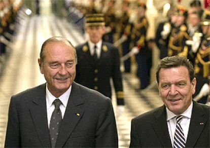 Jacques Chirac (izquierda) y Gerhard Schröder, el pasado 22 de enero en el castillo de Versalles.