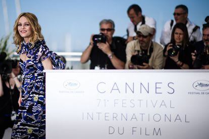 Vanessa Paradis posa durante la presentación de la película 'Un Couteau Dans Le Coeur', el 18 de mayo de 2018. La cinta compite en la sección oficial del Festival.