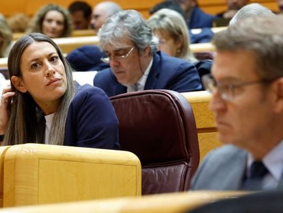 La diputada de Junts Míriam Nogueras (izquierda), este martes en el pleno del Congreso celebrado en el Senado.