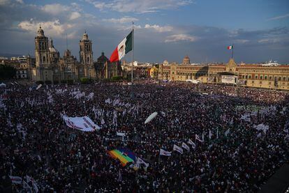 Vista general del Zócalo de Ciudad de México durante la concentración de este sábado.