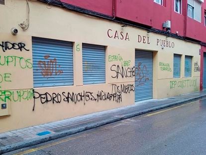 Una casa del pueblo del PSOE vandalizada, en Cuenca.
