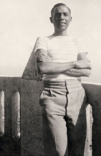 El poeta Miguel Hernández, en una fotografía tomada en Cartagena (Murcia) en el año 1933
