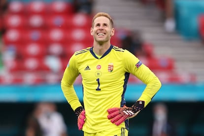 Péter Gulácsi, portero de la selección húngara, durante un partido de la Eurocopa 2021.