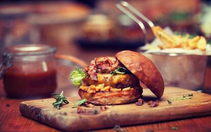 Hamburguesa especial de un bar de Barcelona.