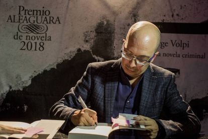 Jorge Volpi durante la presentación de su libro Una novela criminal en Ciudad de México el17 de abril de 2018.