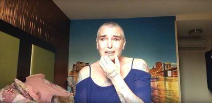 Fotograma del vídeo publicado por la cantante Sinéad O'Connor en su Facebook.