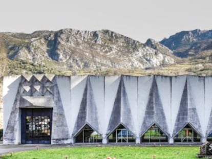 Fachada de la central hidroel&eacute;ctrica de Proaza, en Asturias.