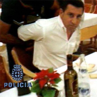 Imagen facilitada por la policía del momento de la detención de Gotovina.