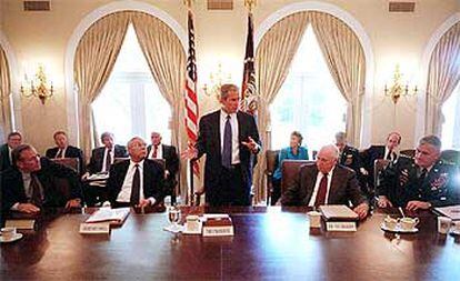 George Bush, durante una sesión del Consejo de Seguridad Nacional en la Casa Blanca.