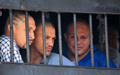 Membros de la Mara Salvatrucha, tras las barras de una prisión de San Pedro Sula.