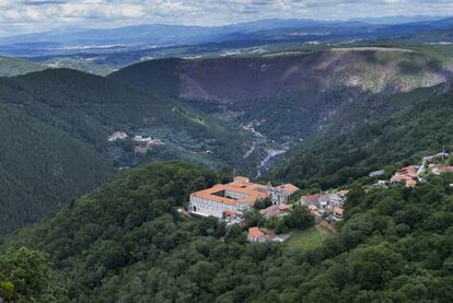 El monasterio de Santo Estevo de Ribas de Sil (Nogueira de Ramuin, Ourense) en Ribeira Sacra, convertido en Parador Nacional.