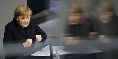 La canciller Angela Merkel durante un debate ayer en el Parlamento alemán, en Berlín.