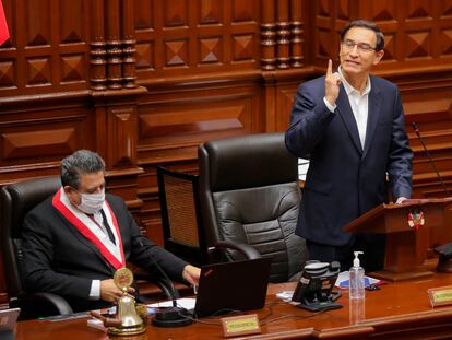 El presidente de Perú, Martín Vizcarra, habla el viernes 18 de septiembre ante el Congreso durante el debate sobre una eventual destitución.