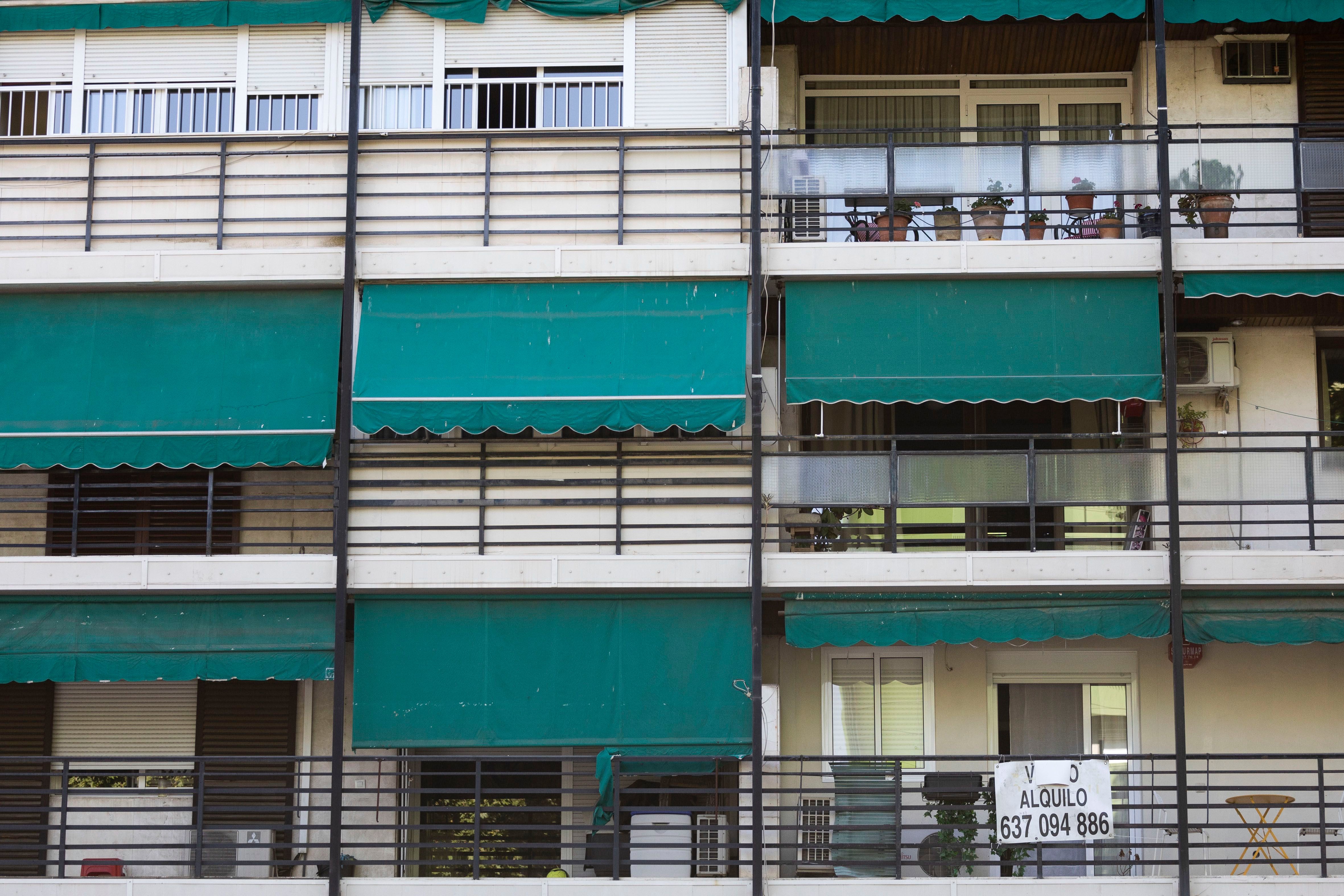El riesgo de pobreza golpea el doble a quienes residen de alquiler frente a los propietarios de viviendas