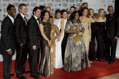 Los actores y actrices del reparto de la serie "Anatomía de Grey" en los Globos de Oro de 2007, podría ser una las series afectadas por la huelga de dobladores. EFE/Archivo