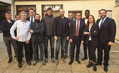 Di Maio, reunido con varios representantes de los 'chalecos amarillos' en París, el pasado 5 de febrero.