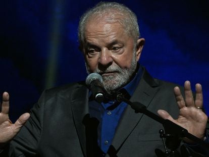 Lula da Silva habla durante un encuentro con intelectuales el 26 de septiembre de 2022, en São Paulo.