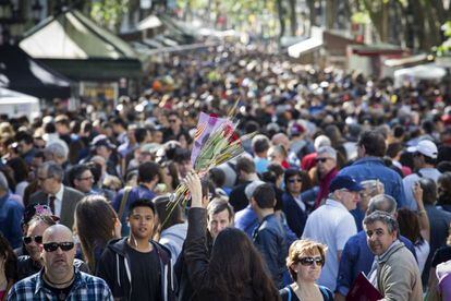 Turistas en las Ramblas de Barcelona