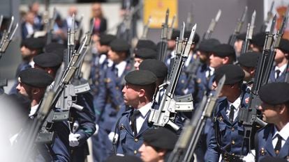 Efectivos del Ejército del Aire durante el acto central conmemorativo del “Día de las Fuerzas Armadas”, el 28 de mayo de 2022, en Huesca, Aragón (España).