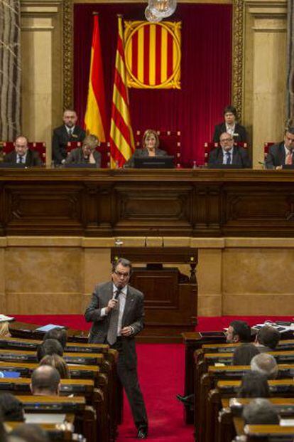 Artur Mas, presidente de la Generalitat, durante la sesión de control en el Parlament.