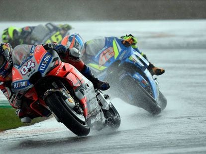 Dovizioso, Rins y Rossi en un momento de la carrera en Cheste.