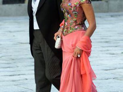 Correa y su esposa llegan a la boda en El Escorial.