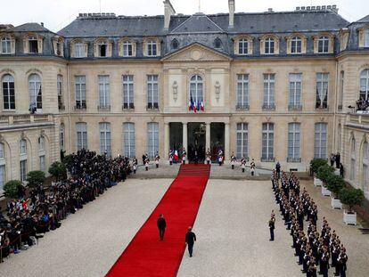 Emmanuel Macron, a su llegada al palacio presidencial.