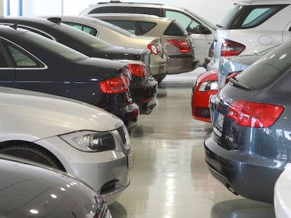 Coches en un concesionario de Madrid.