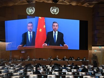 El ministro de Exteriores chino, Wang Yi, ofrece un discurso por vídeoconferencia en una sesión del Consejo de Derechos Humanos de la ONU, este lunes en Ginebra.