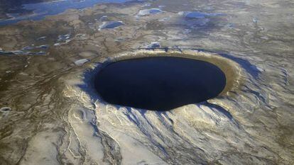 El Pingualit, cuya antigüedad se estima en un millón y medio de años, es también un bellísimo lago de aguas azul cobalto en el extremo nordeste de Quebec (Canadá)