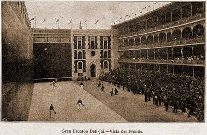 Partido de pelota a finales del siglo XIX en el frontón Beti Jai.