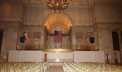 El enorme salón de baile del Regent Hotel de Manhattan (hoy ya cerrado) donde se celebró la boda de Liza Minnelli y David Gest.