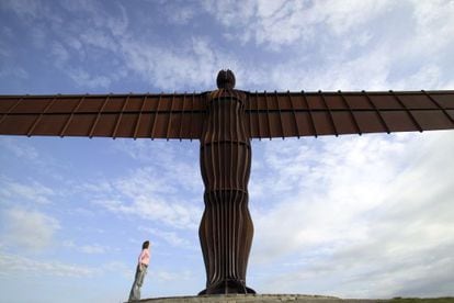 ‘El ángel del Norte’, escultura en acero de Antony Gormley en Newcastle (Reino Unido), de 20 metros de alto y 54 de ancho entre las alas.